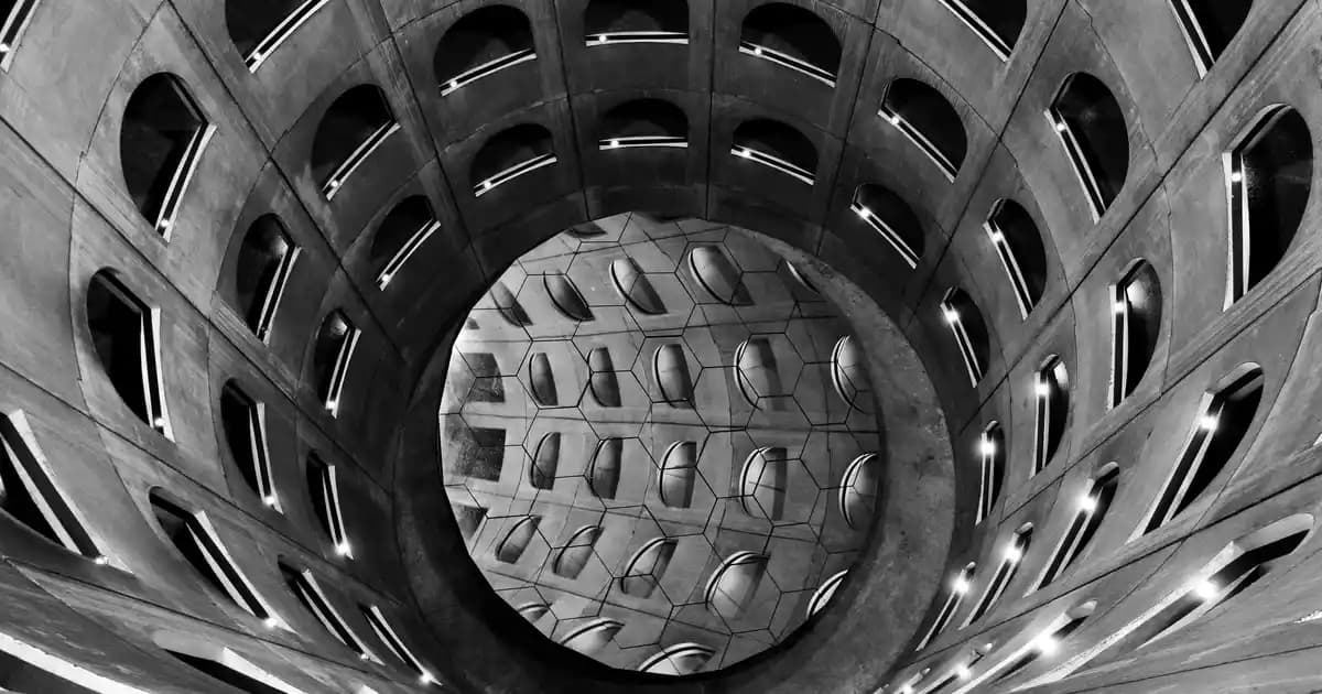 Fibaks iPhone 14 Pro uyumlu kılıf: Güvenli ve şık koruma sağlayan yüksek kaliteli aksesuar