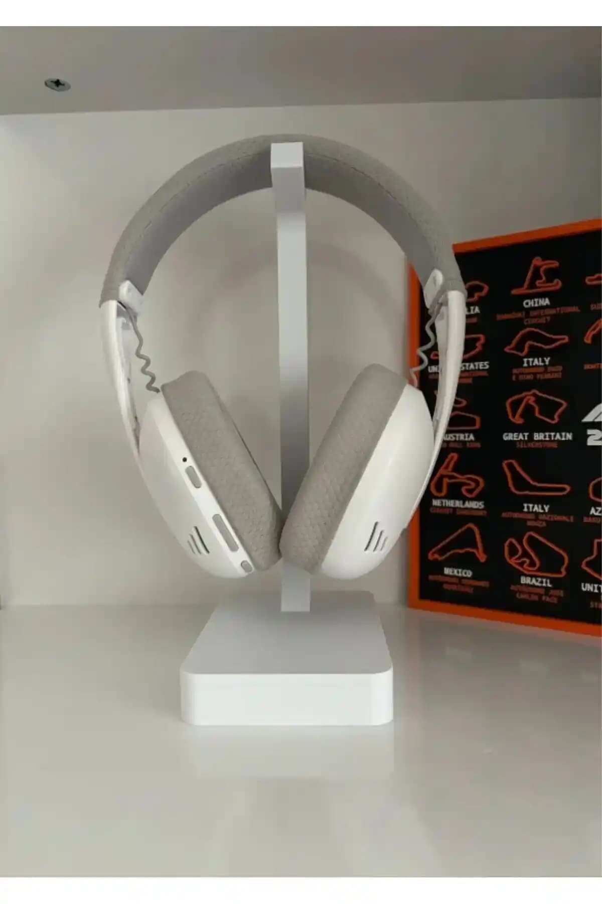 Gamer Aksesuar Kulaklık Standları: Oyun Deneyimini Artıran Teknik Özellikler ve Kullanım Alanları