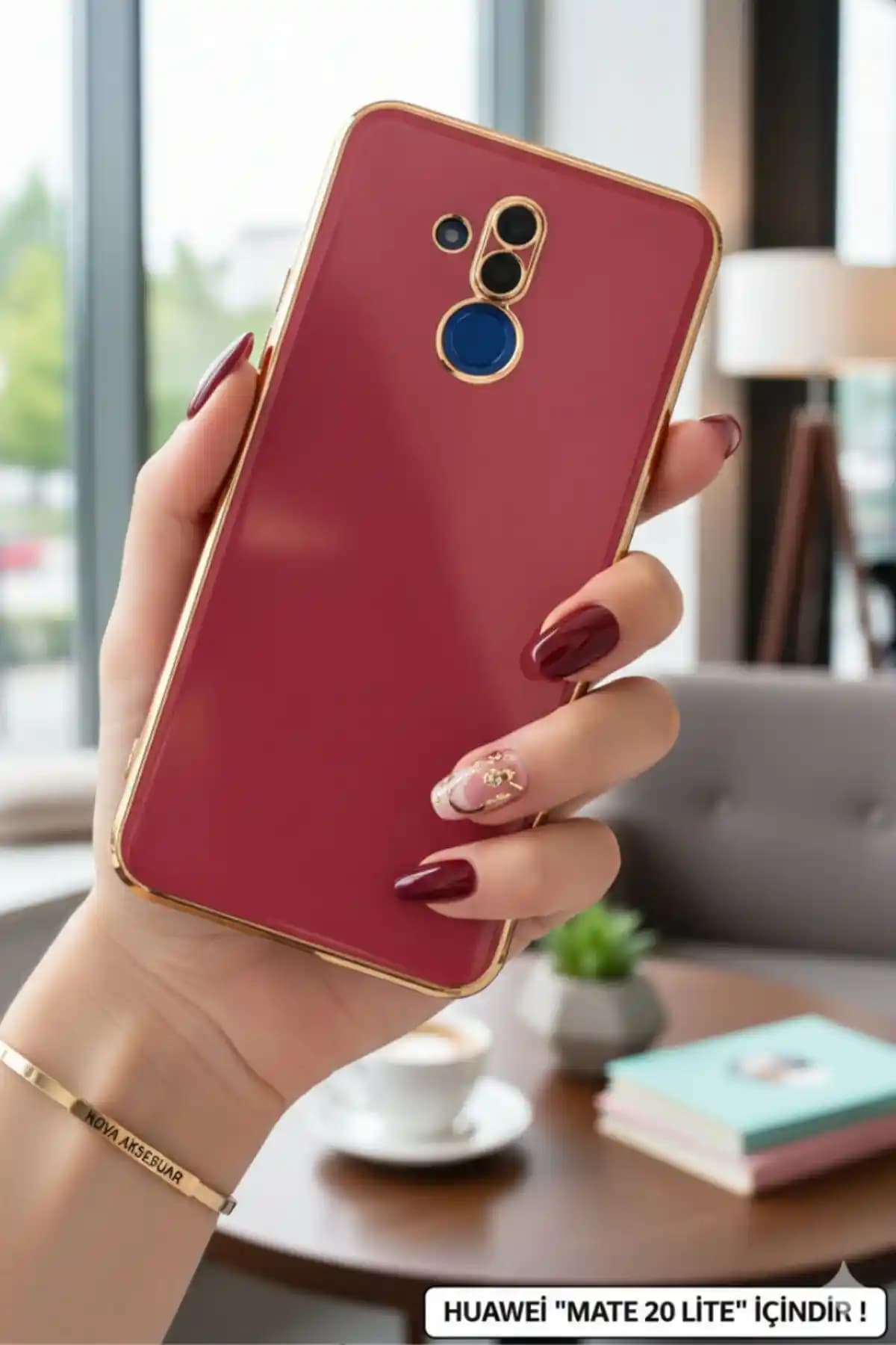 Gold Detaylı Silikon Koruyucu Telefon Kılıfı Estetik ve Dayanıklı Tasarım