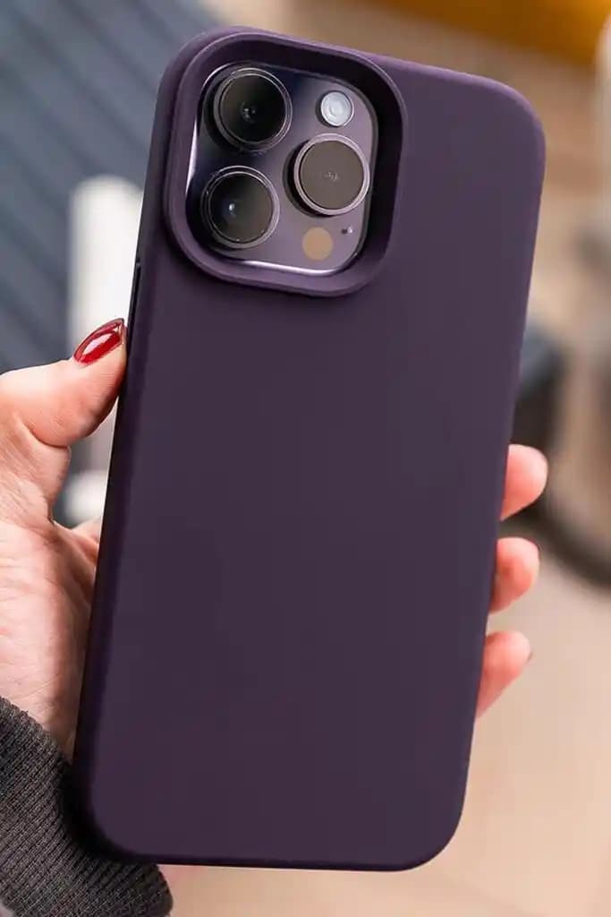 iPhone 15 için Silikon Kadife Kılıf: Estetik ve Koruma Bir Arada