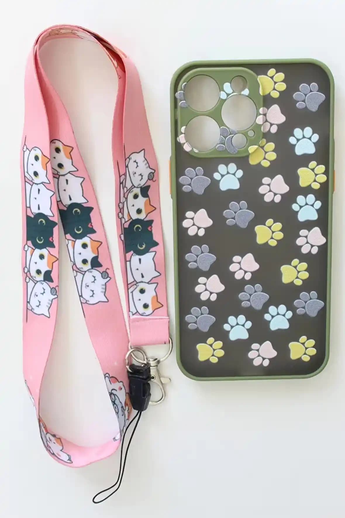 Kedi Temalı iPhone 14 Pro Max Aksesuarları: Estetik ve Kişisel Tarzın Yansıması