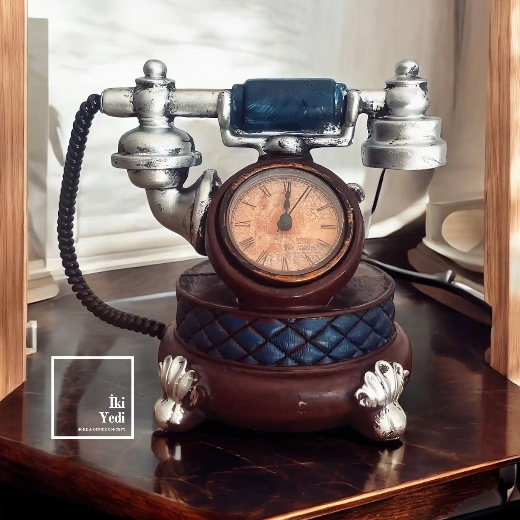 Nostaljik Kedi Telefon Tasarımı: Eğlenceli ve Sevimli Elektronik Parça Özellikleri