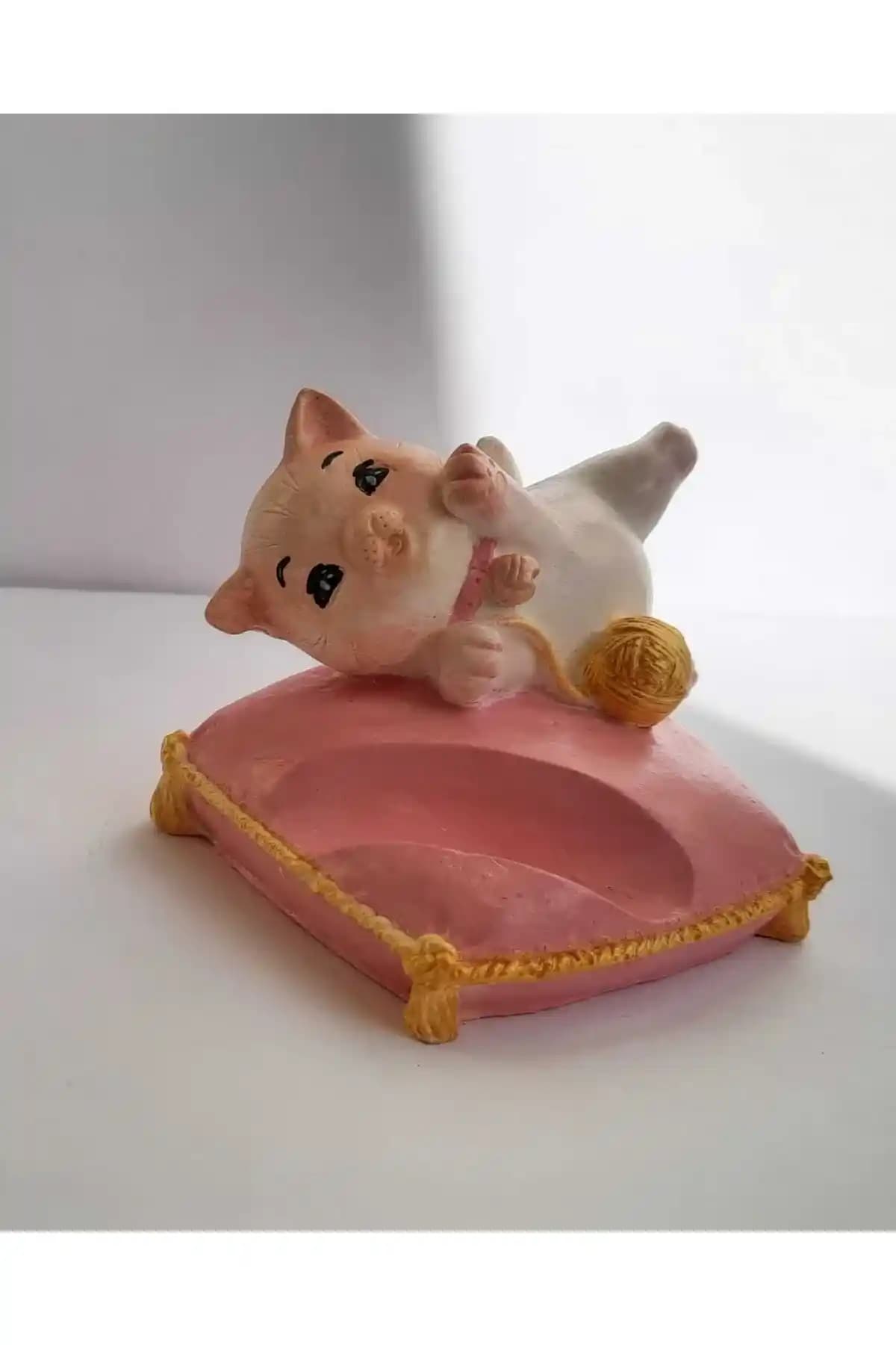 Nostaljik ve Sevimli Kedi Temalı Telefonlar: Günümüz Elektronik Dünyasında Trend ve Koleksiyon Ürünleri