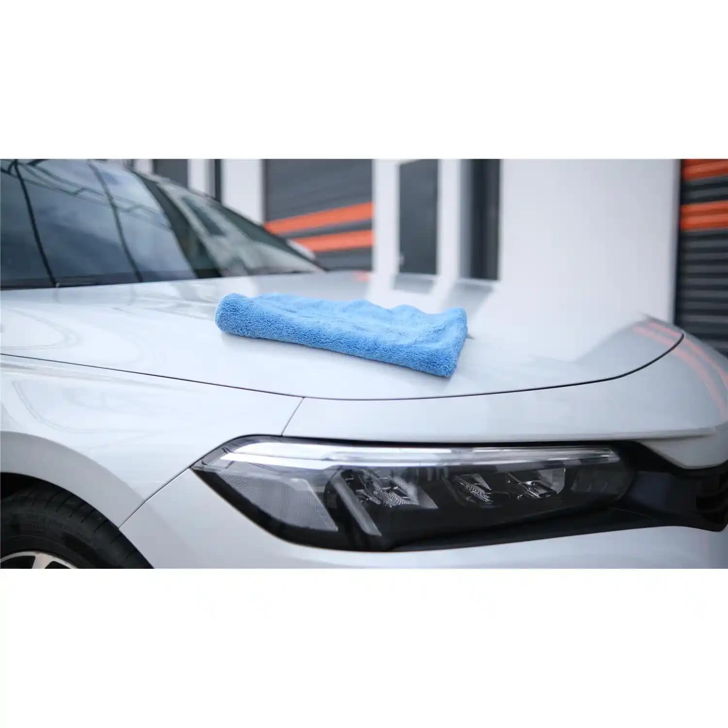 Otomobil Bakımında Mikrofiber Bezlerin Seçimi ve Kullanım Rehberi