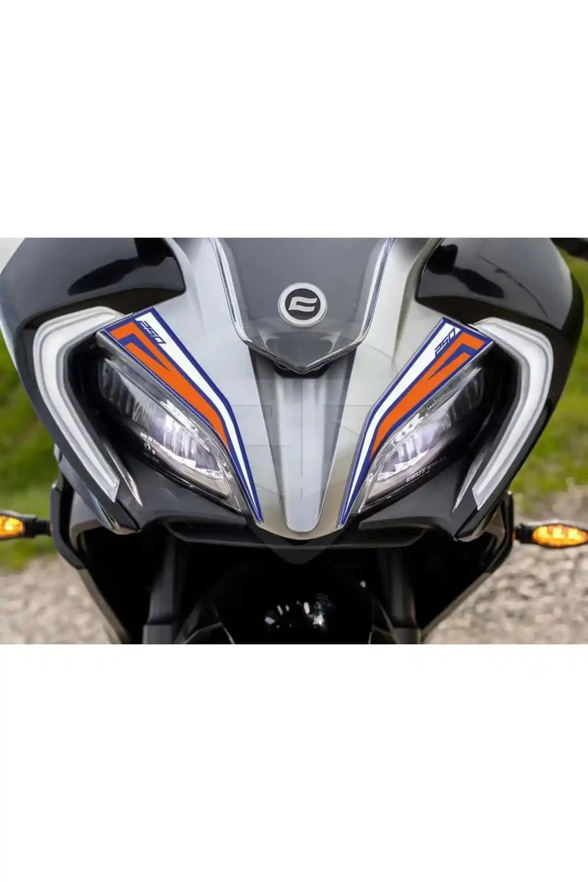 Redline Grafik Aksesuarlarının CF Moto Farlarıyla Uyumlu Özellikleri ve Kullanım Alanları