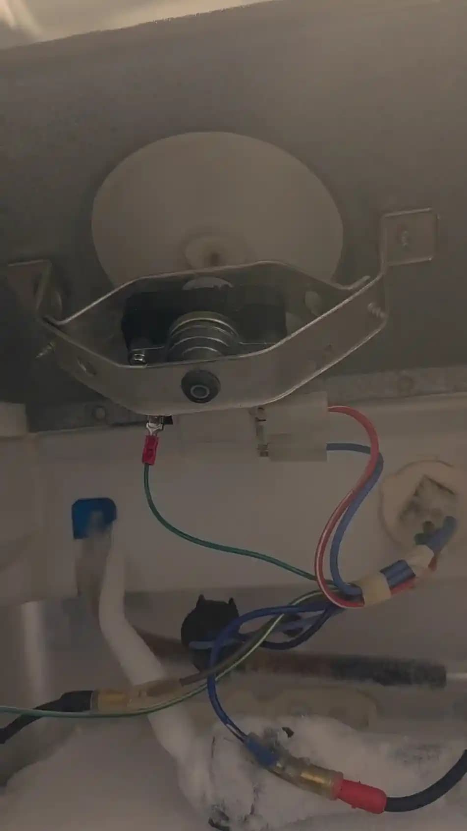 2003 Model Frigidaire Yan Yana Buzdolabında Sürekli Buzlanma Sorunu ve Çözüm Yöntemleri