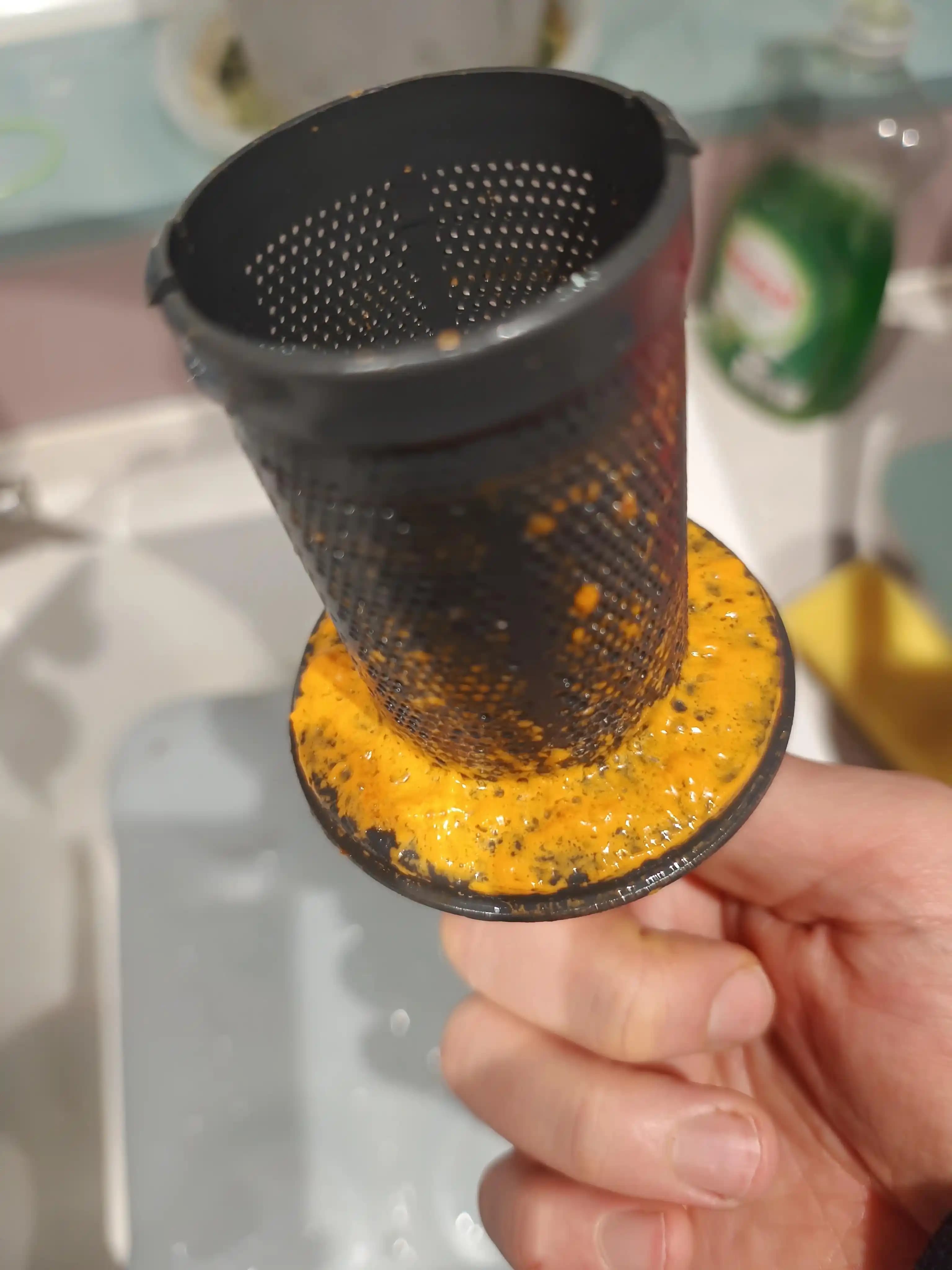 Bulaşık Makinesinde Turuncu Yağlı Kalıntıların Nedenleri ve Etkili Çözüm Yöntemleri