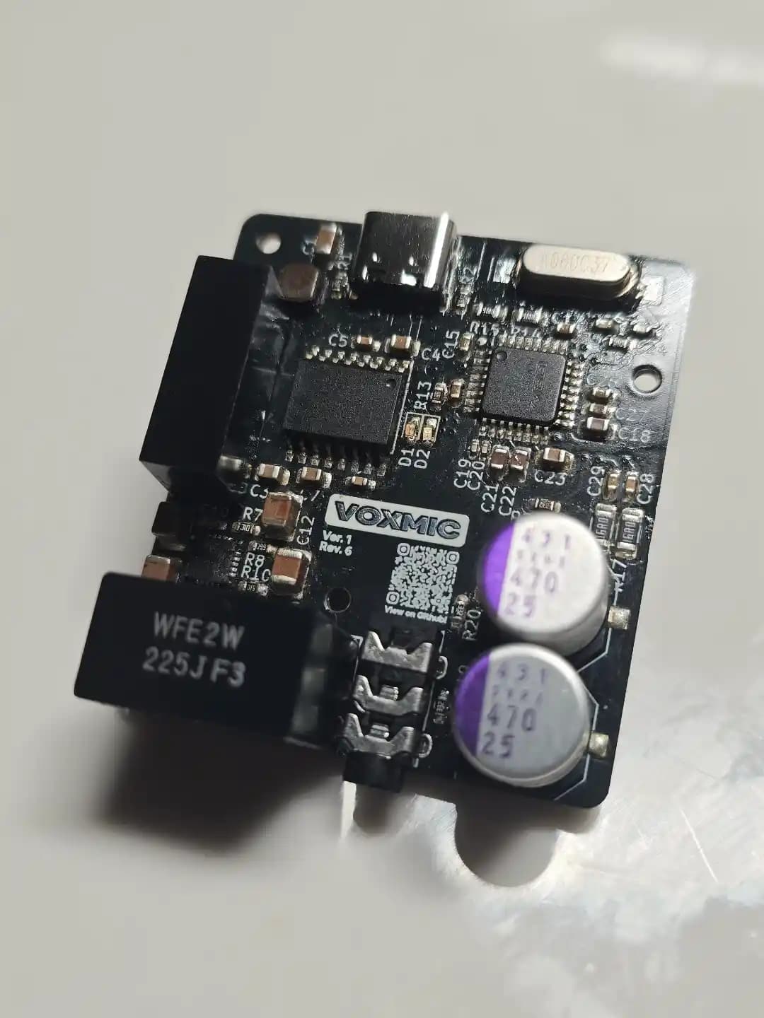 Gençler İçin Açık Kaynaklı Mikrofon PCB Tasarımı ve Teknik İyileştirmeler