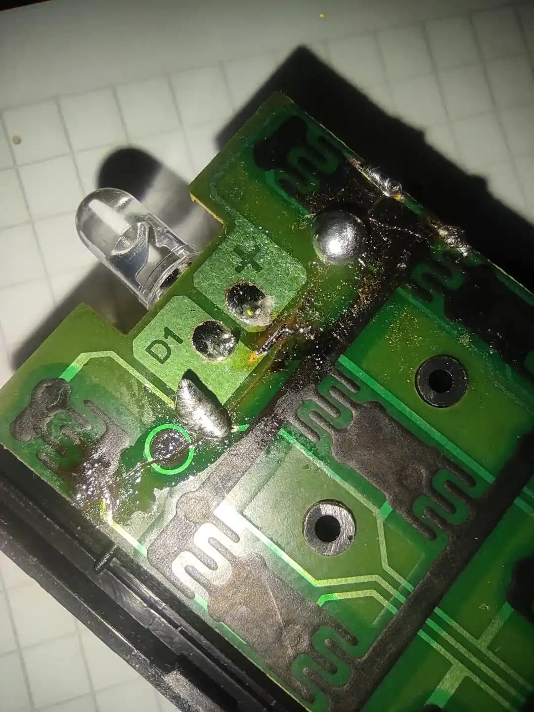 Kırık Uzaktan Kumanda Onarımında Kaynak Kısıtları ve Teknik İncelikler