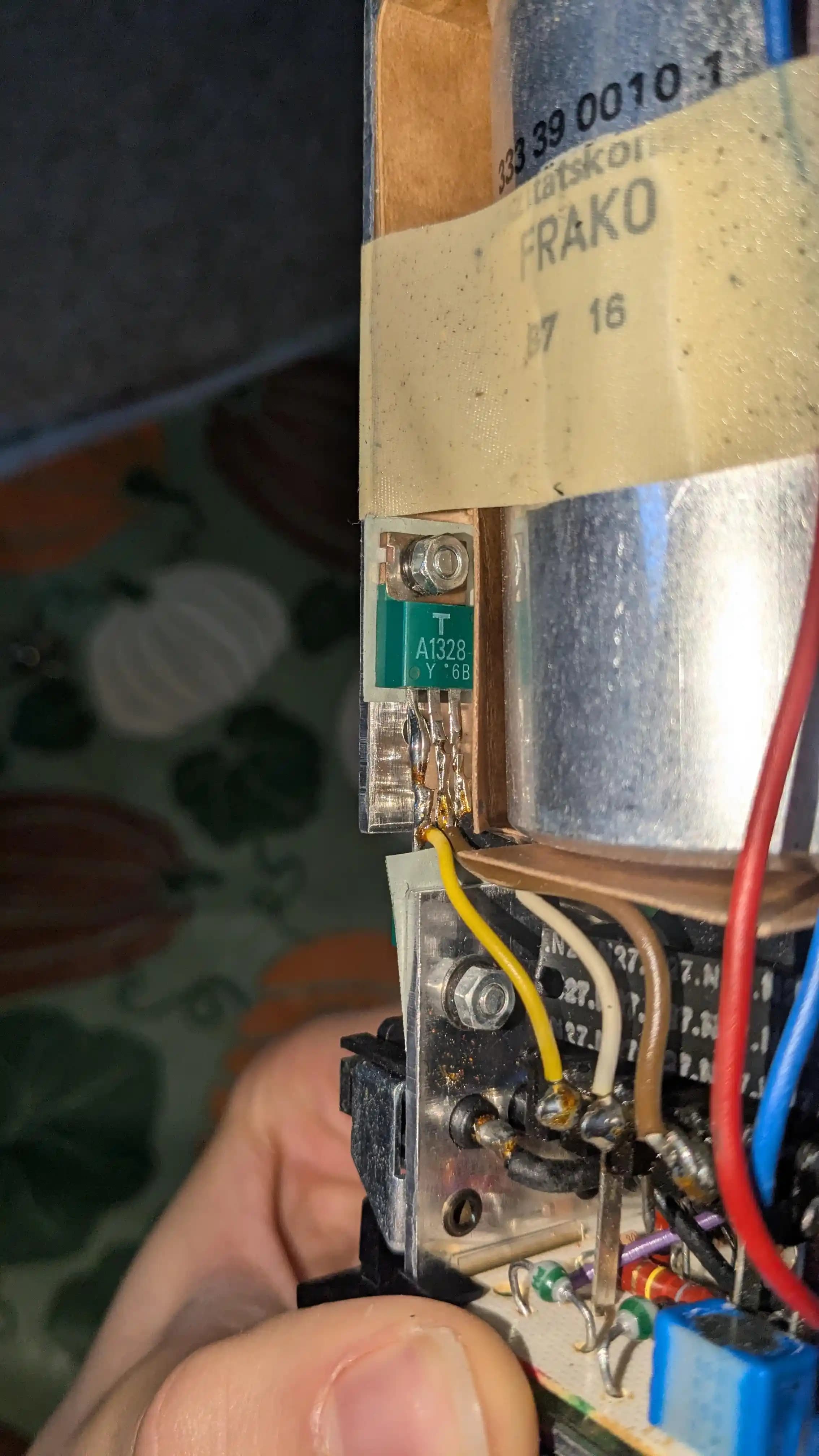 Yeşil Transistörler ve Elektronik Tarihinde Renk Kodlamasının Rolü ve Anlamı