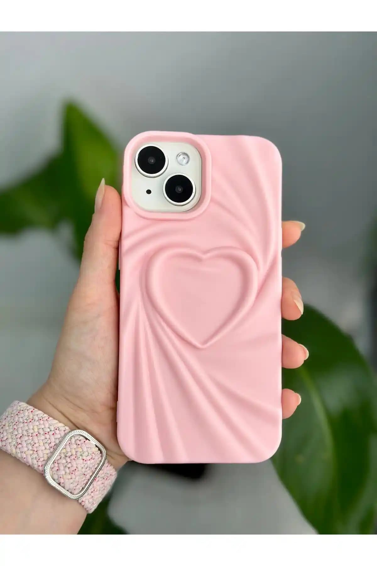 Apple iPhone 13, 14 ve 15 Uyumlu 3D Mat Saten Kalp Desenli Darbe Önleyici Silikon Kılıf