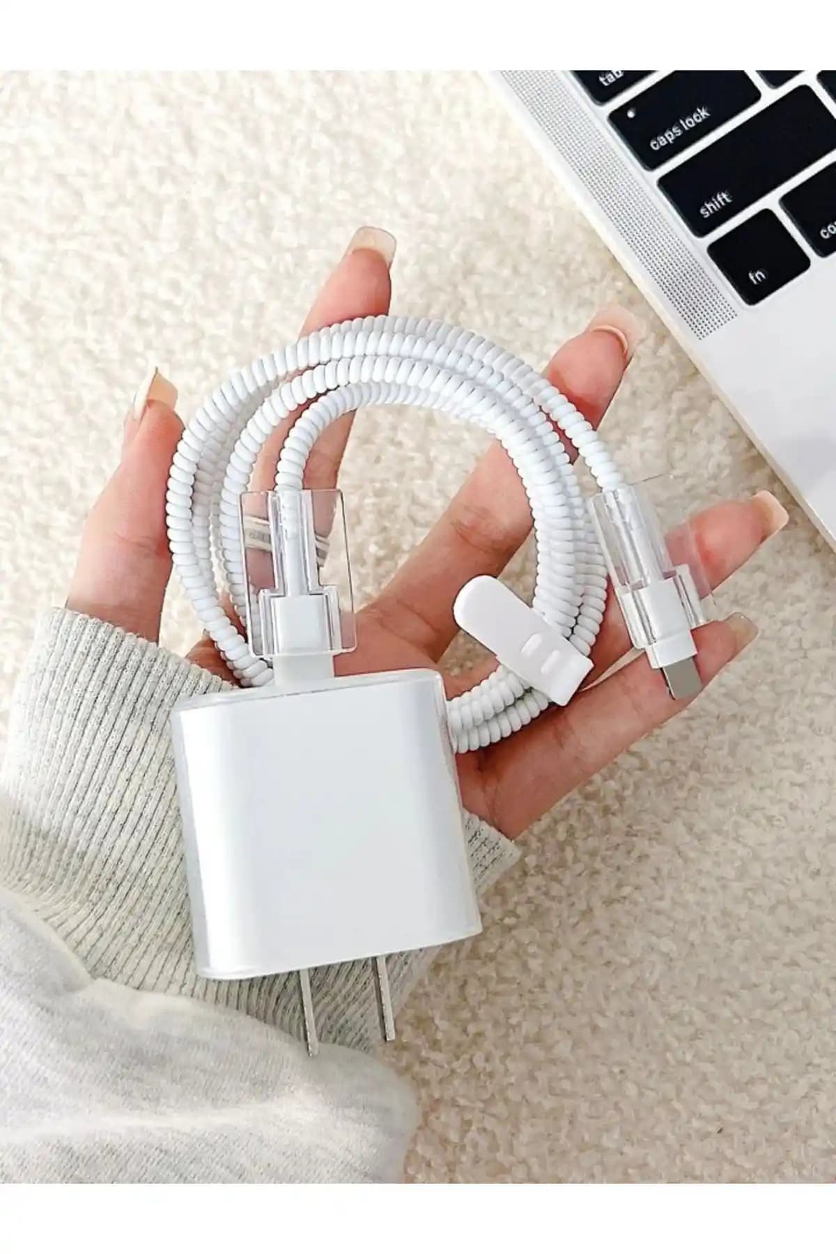 CASABLANCA ve Lokomotive Şarj Aleti Kılıflarının Karşılaştırması