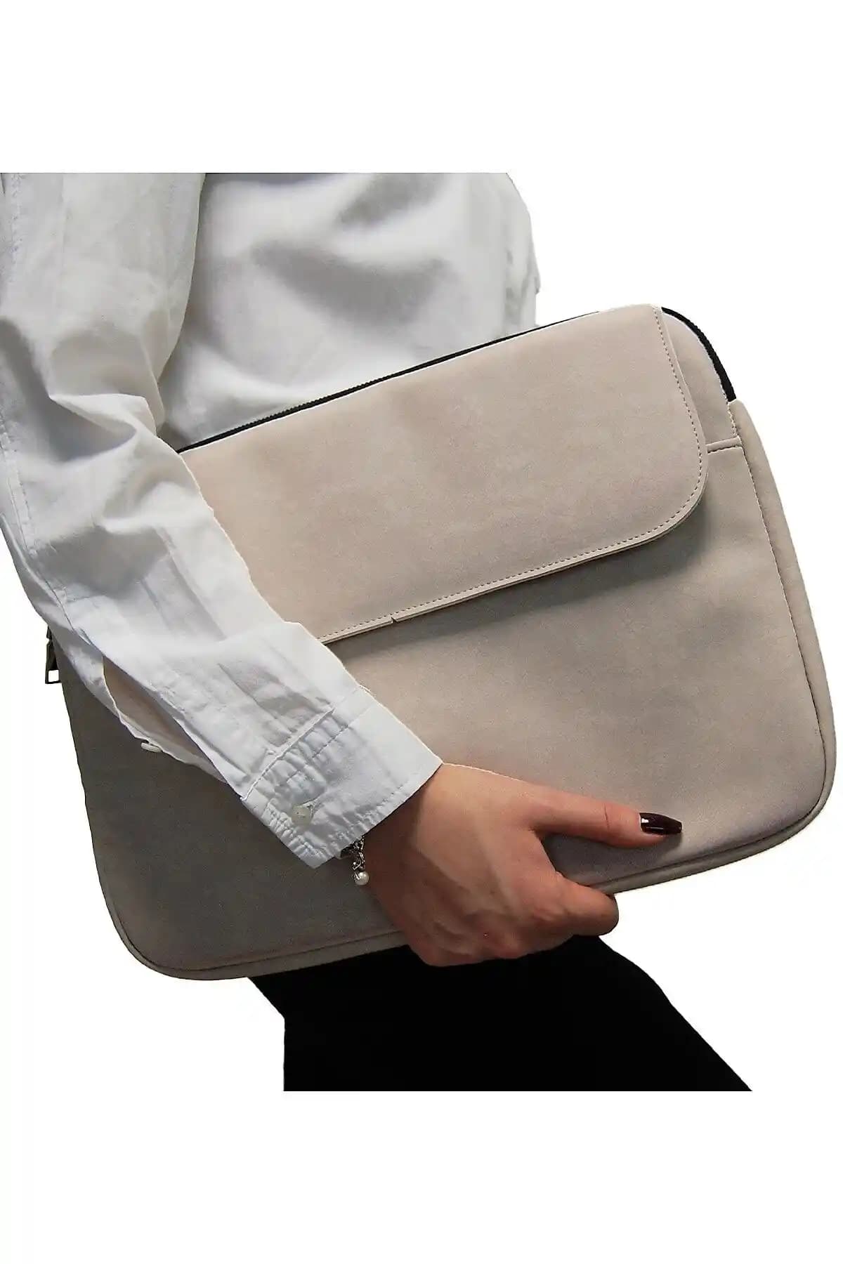 D'ERS Krem ve Siyah MacBook Kılıflarının Detaylı Karşılaştırması