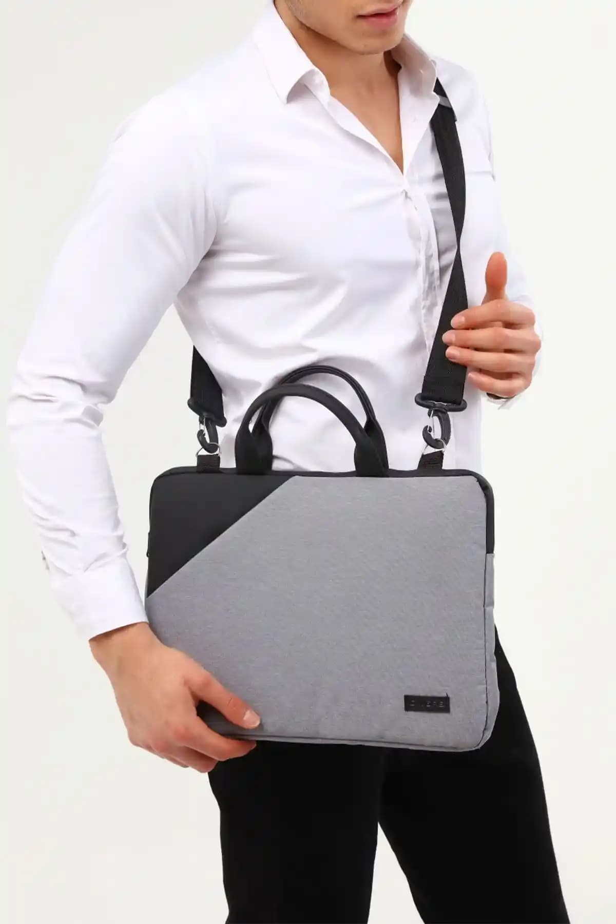 D'VERS ve Moserini 15.6 inç Notebook Çantası Karşılaştırması