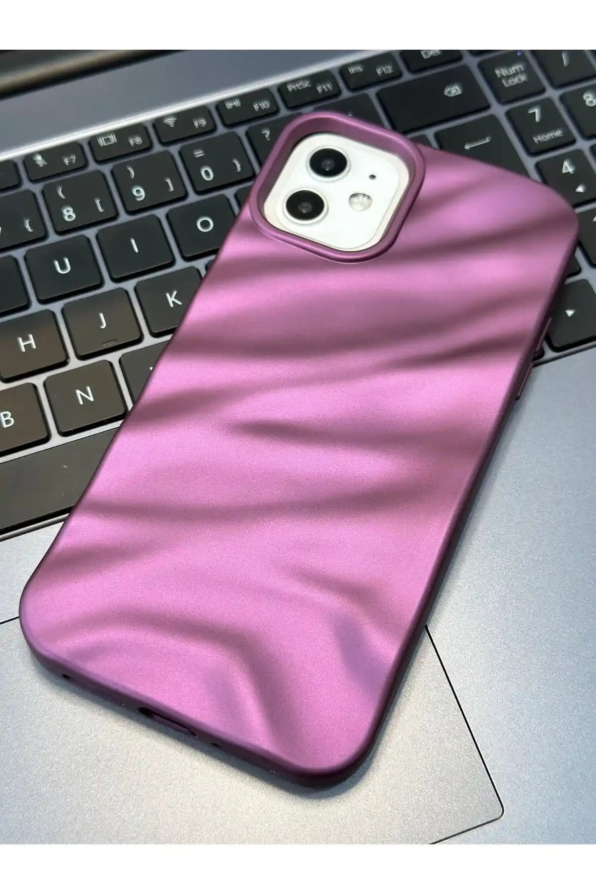 iPhone 11 için Go Aksesuar ve KVK PRİVACY Kılıf Karşılaştırması