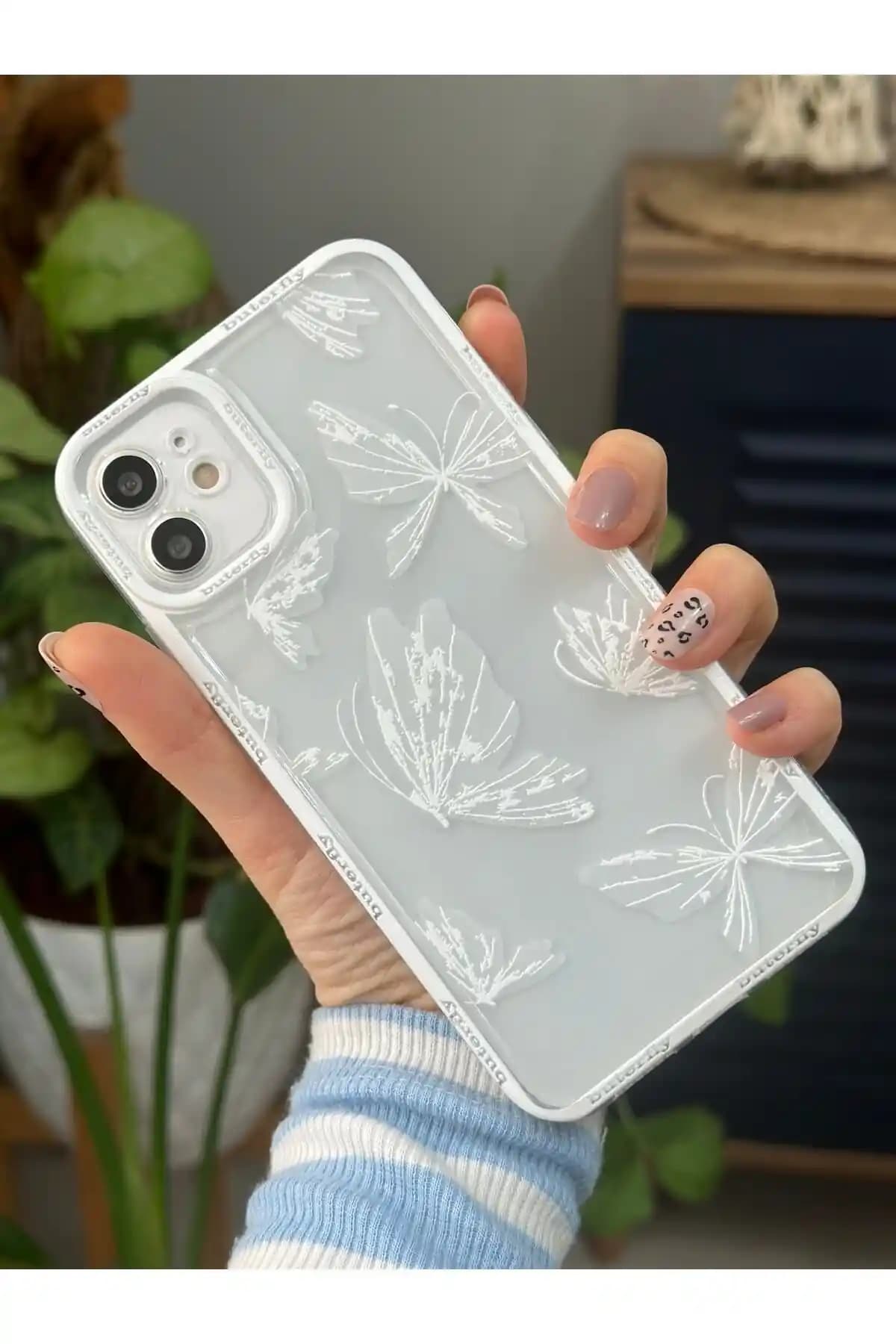 iPhone 11 için Go Aksesuar ve KVK PRİVACY Kılıflarının Karşılaştırması