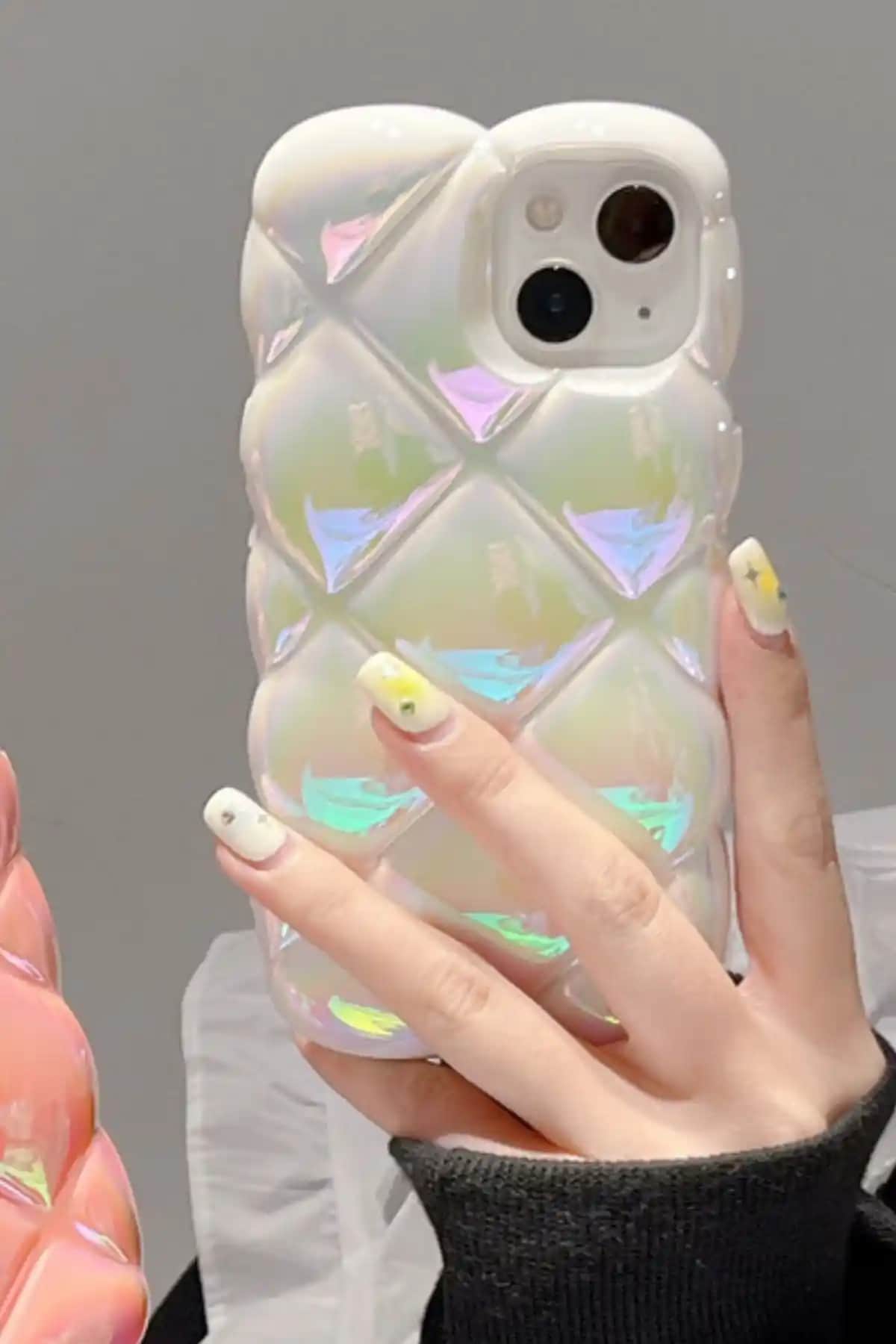 iPhone 13 ve 14 uyumlu KVK PRİVACY ve Paladyum Case kılıf karşılaştırması