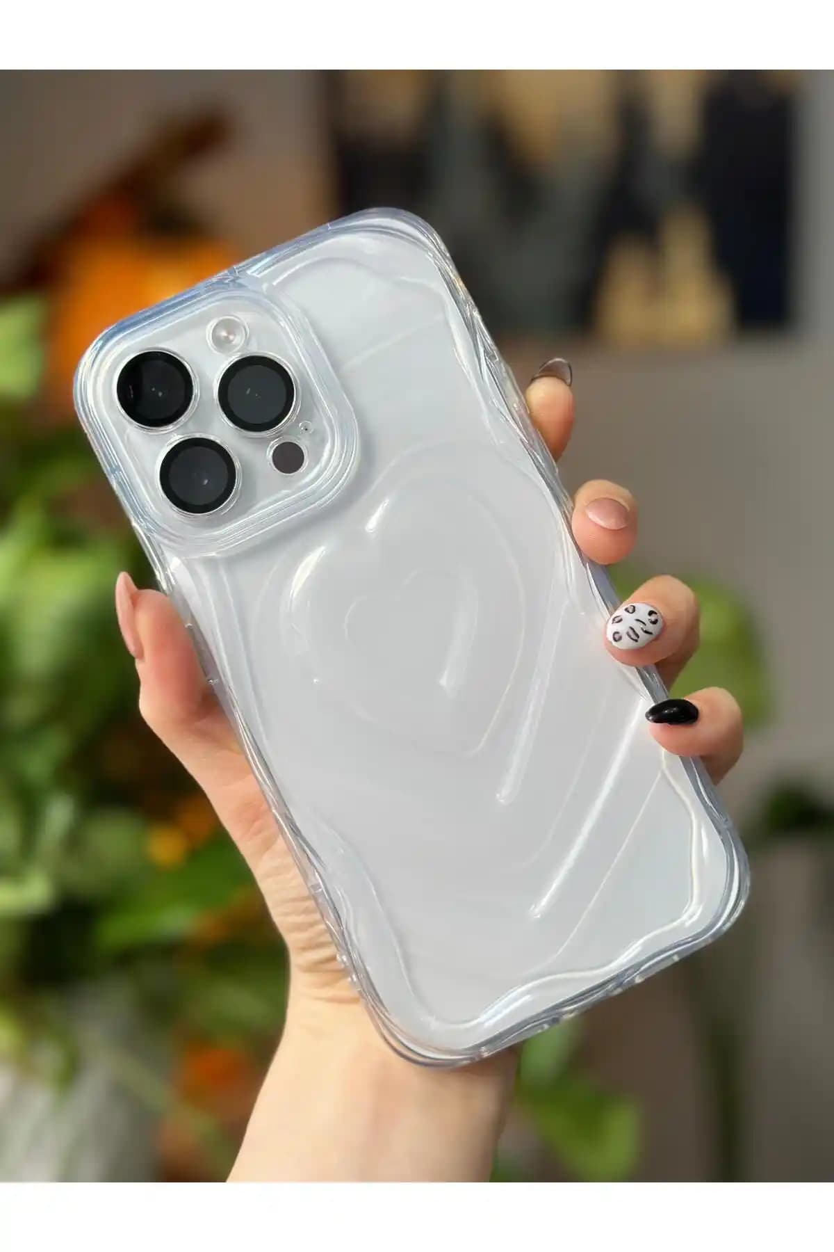 iPhone 14 Pro Max için Şeffaf Kabartmalı Kalp Tasarımlı Silikon Kılıf Ürün Özellikleri ve Kullanım İpuçları