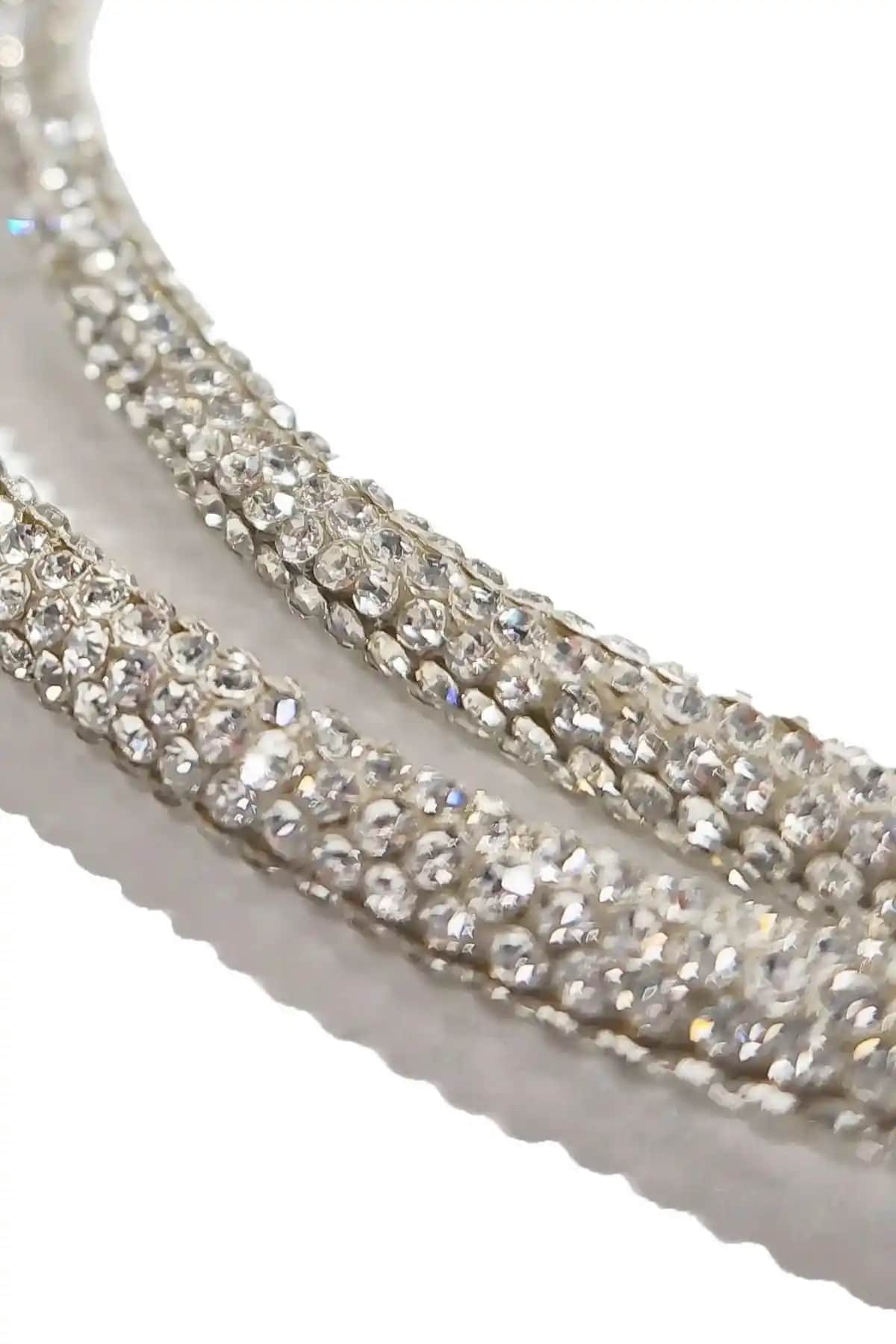 KARANER Ipli Taşlı Telefon Boyun Askısı: Estetik ve Kullanışlı Tasarım Özellikleri