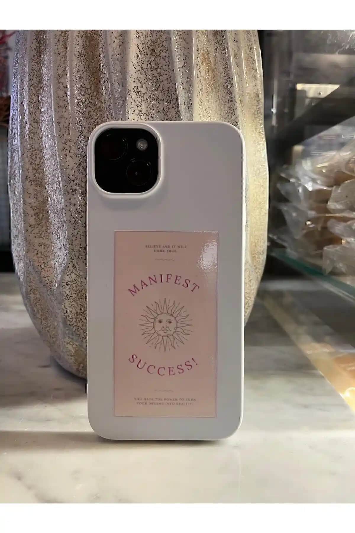 LandscapeCase iPhone 11 Kadife İç Kapaklı Kılıf: Şık ve Koruyucu Tasarım