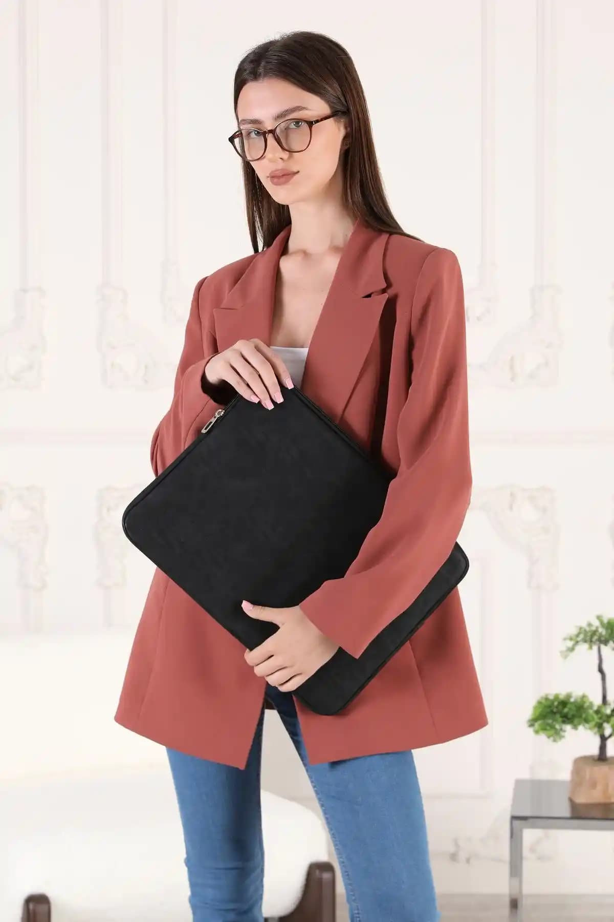 Modawest Siyah Unisex MacBook Kılıfı: Şıklık ve Koruma Bir Arada