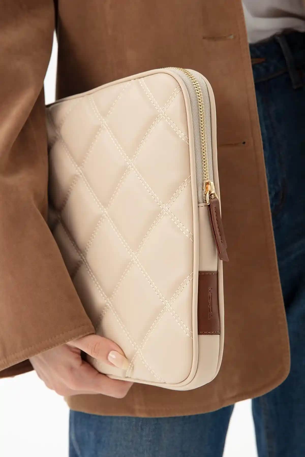 MORCA Kapitone Bej Macbook Air Pro 13 ve 13.3 İnç Laptop Kılıfı Şıklık ve Koruma Sunar