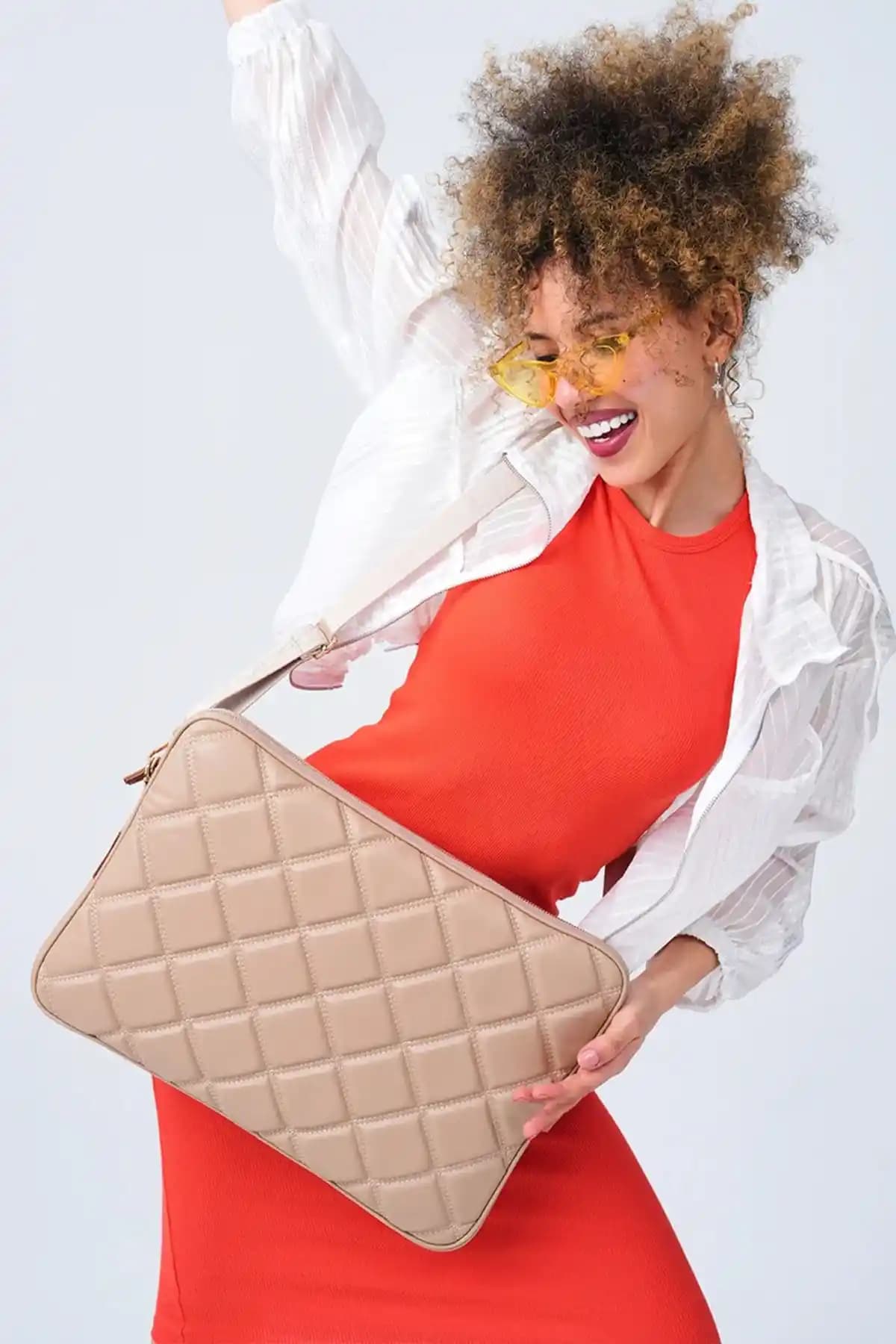 MORCA Kapitone Laptop Kılıfı: Şık ve Dayanıklı 15.6-16 İnç Dizüstü Koruma Çözümü