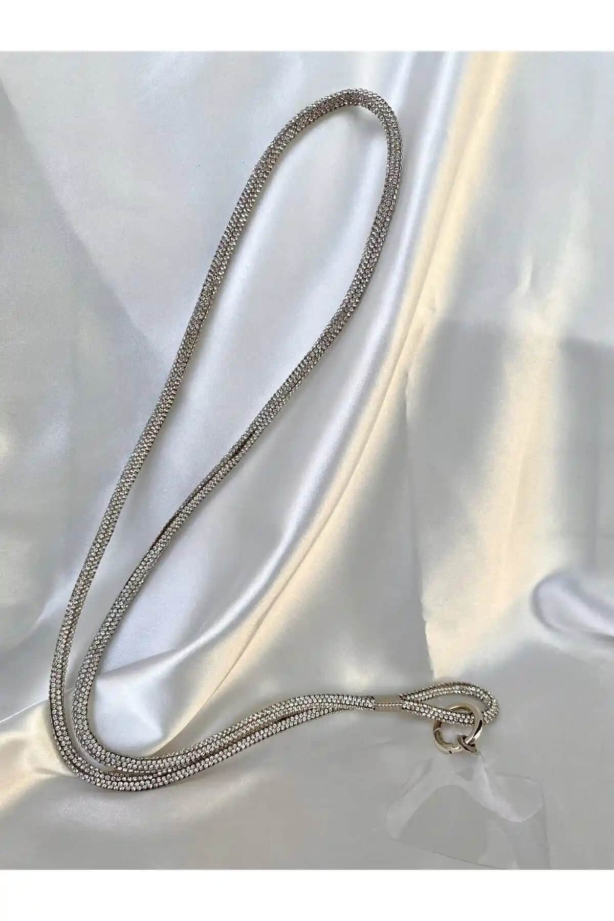 Moz Dekorasyon'un taşlı telefon askısı ile şıklık ve dayanıklılığı bir arada yakalayın