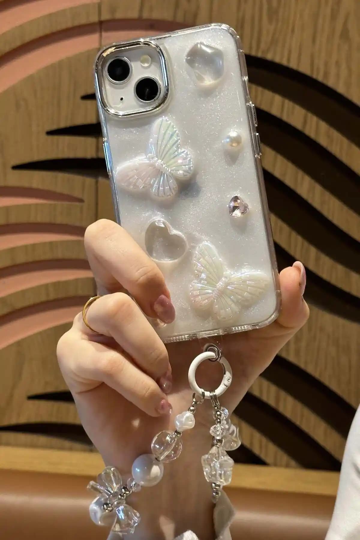 Paladyum Case iPhone 13 Uyumlu Şık İnci ve Kelebek Detaylı Kılıf