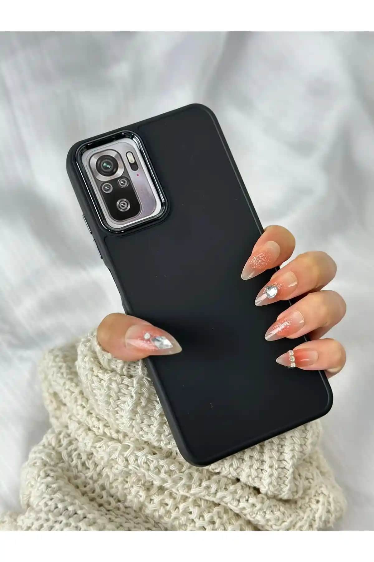 Xiaomi Redmi Note 10 ve 10s için dayanıklı ve şık metal detaylı silikon kılıf