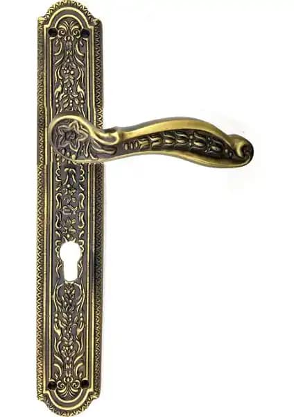 Antika Tarz Pirinç Kapı Kolu: Estetik ve Dayanıklılığı Bir Arada Sunar