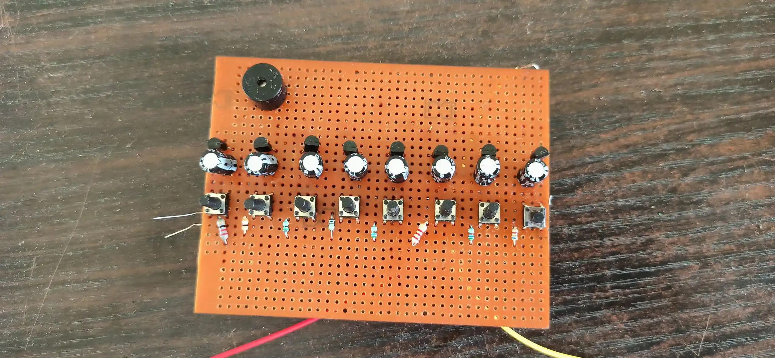 Animusic: Cep Boyutunda RC Osilatörlü Taşınabilir Elektronik Piyano Tasarımı ve Özellikleri