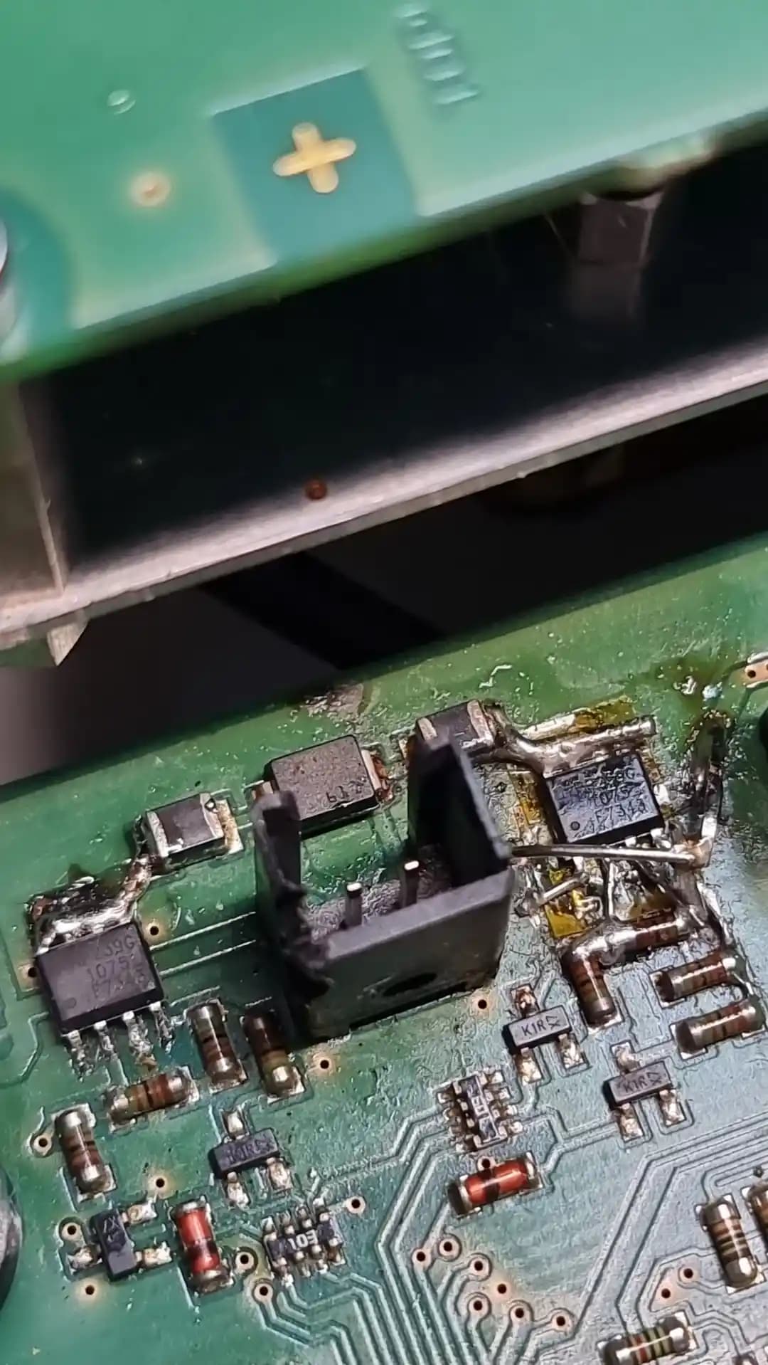 Elektronik Onarımında Yanmış PCB İzleri ve Yanlış Müdahalelerin Etkileri