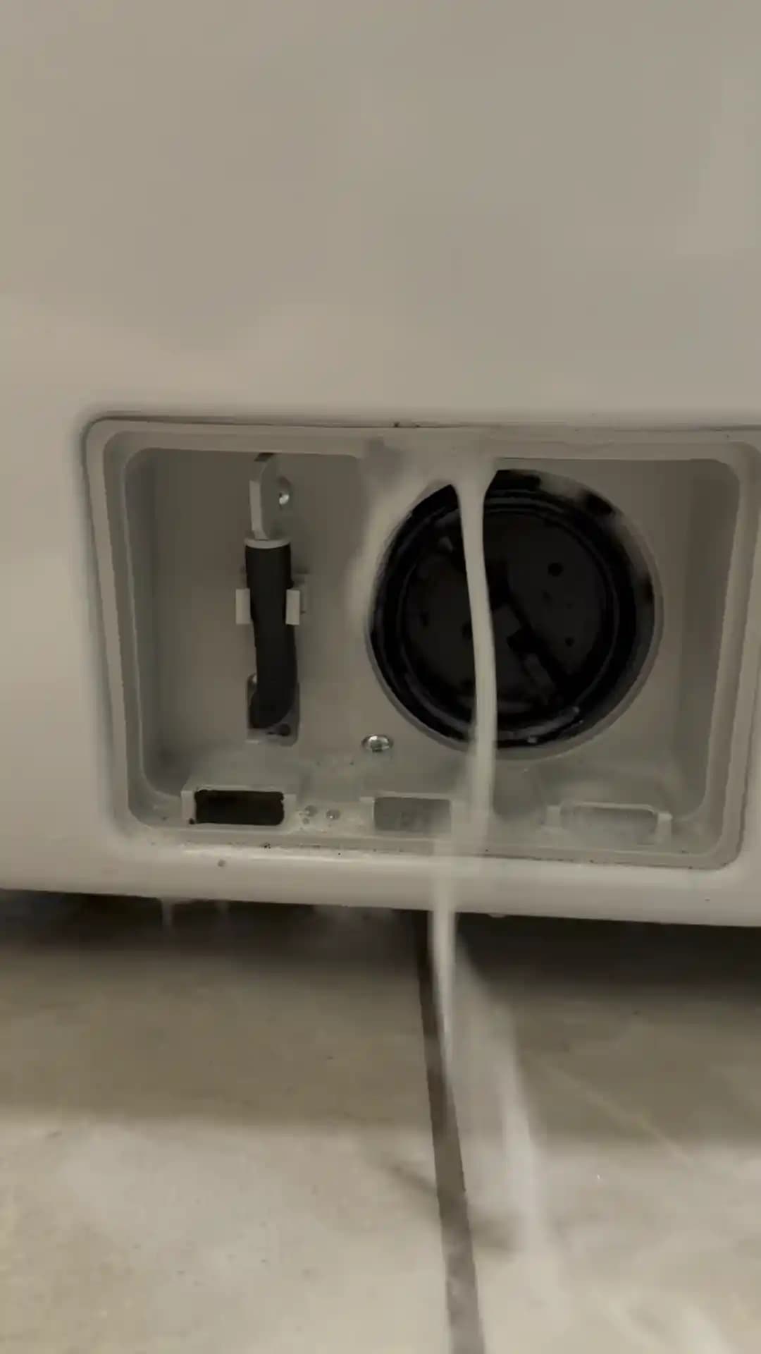 LG Ön Yüklemeli Çamaşır Makinesinde Su Kaçağı Sorunları ve Etkili Çözüm Yöntemleri