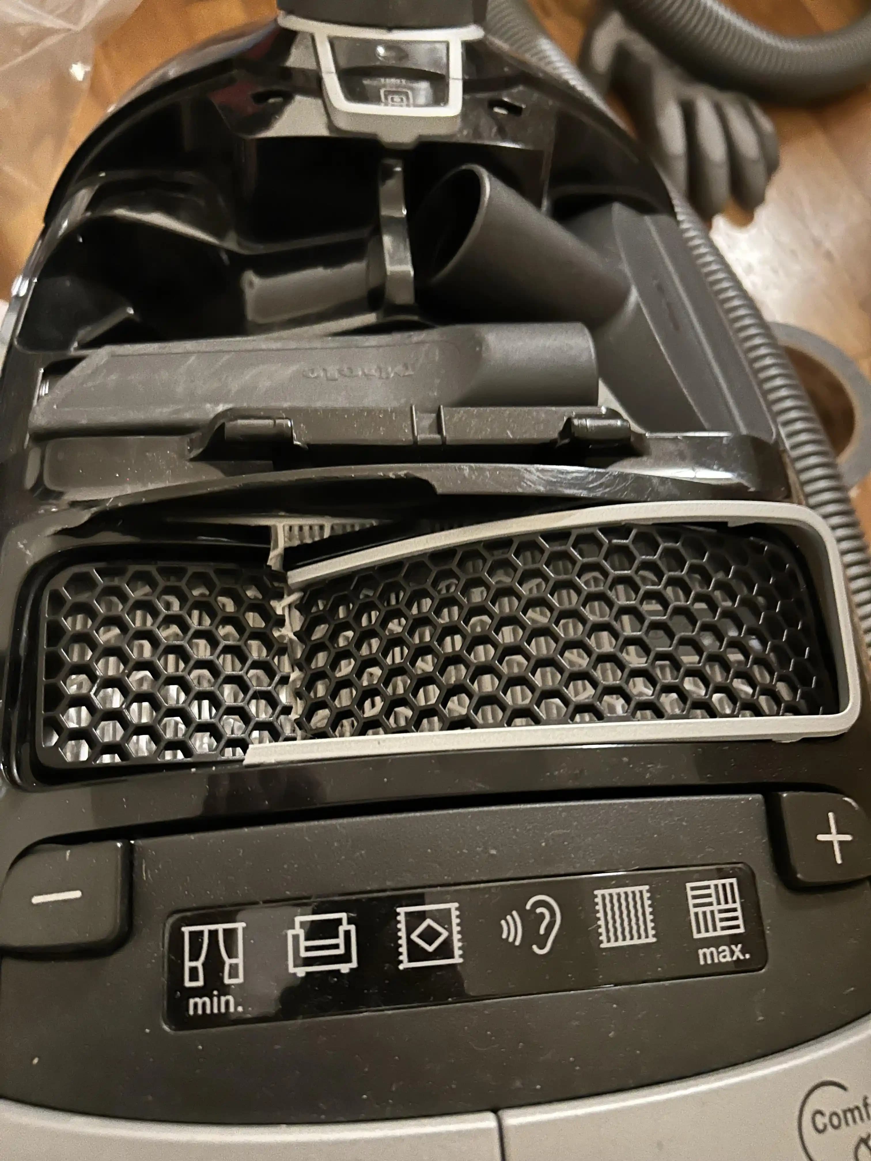 Miele Elektrikli Süpürgelerde Üst Filtre Parçası Hasarı ve Onarım Yöntemleri Hakkında Detaylı Rehber