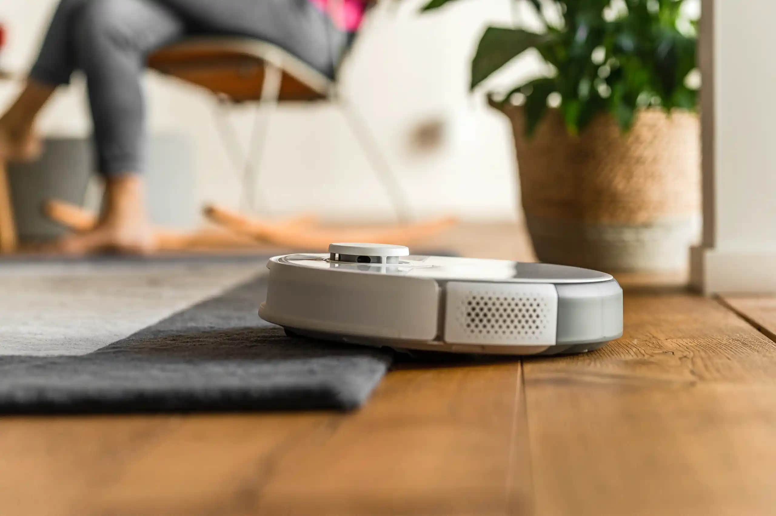 Akıllı Temizlik Robotları: Günümüz Evinin Vazgeçilmez Teknolojisi ve Özellikleri