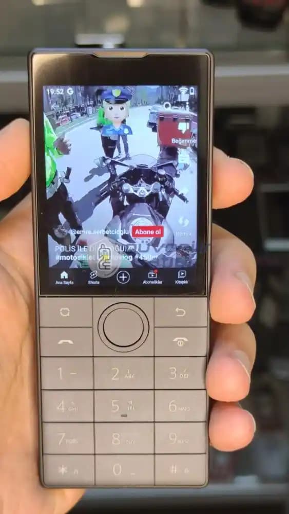 Akıllı Tuşlu Telefonlar: Modern Teknolojiyle Nostaljiyi Buluşturan Uygun Modeller