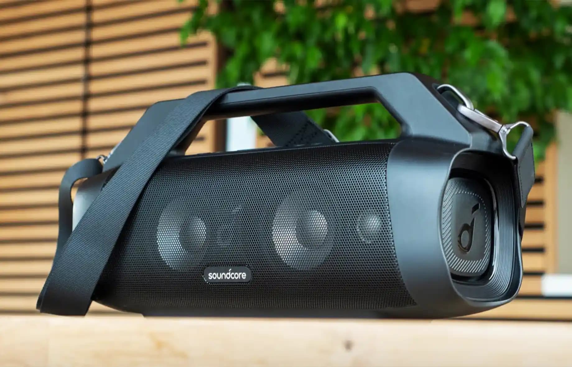 Anker Motion Boom Plus: Dayanıklı ve Yüksek Performanslı Taşınabilir Hoparlör