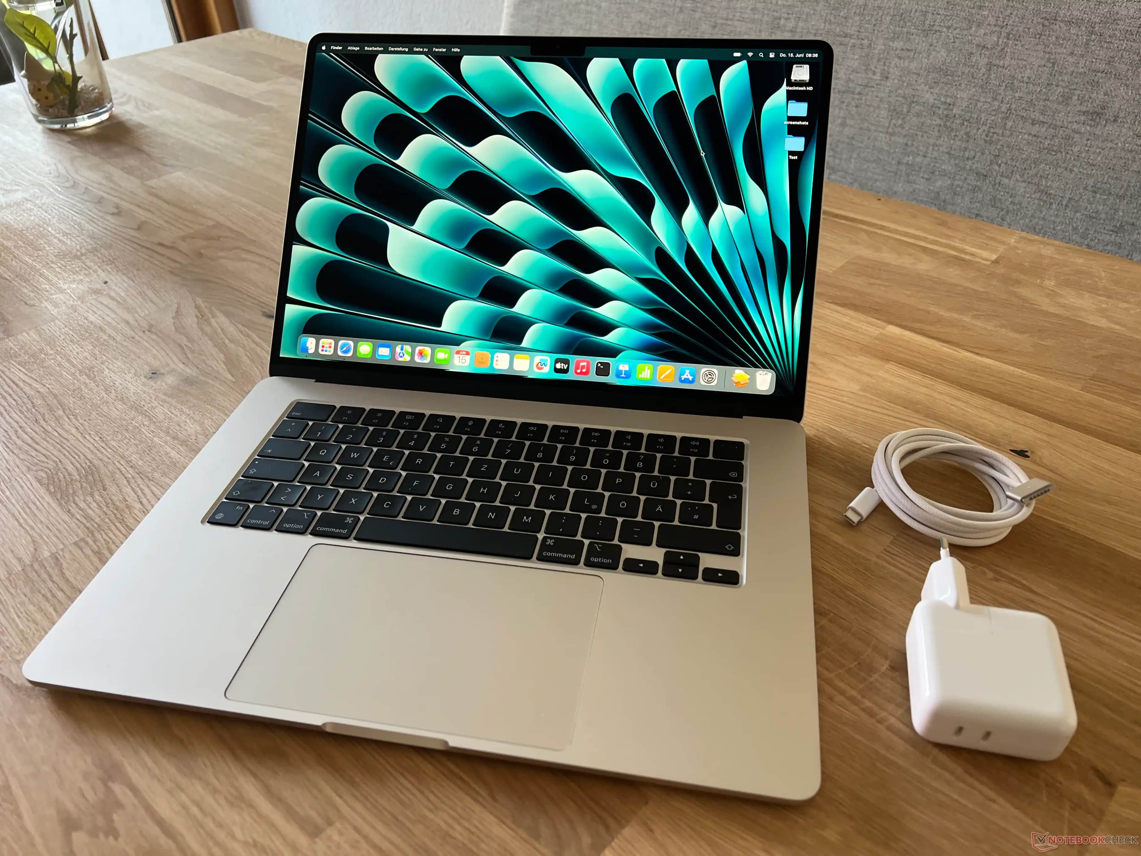 Apple MacBook Air M2: Yeni Nesil Tasarım ve Performansıyla Elektronik Dünyasında Öne Çıkıyor