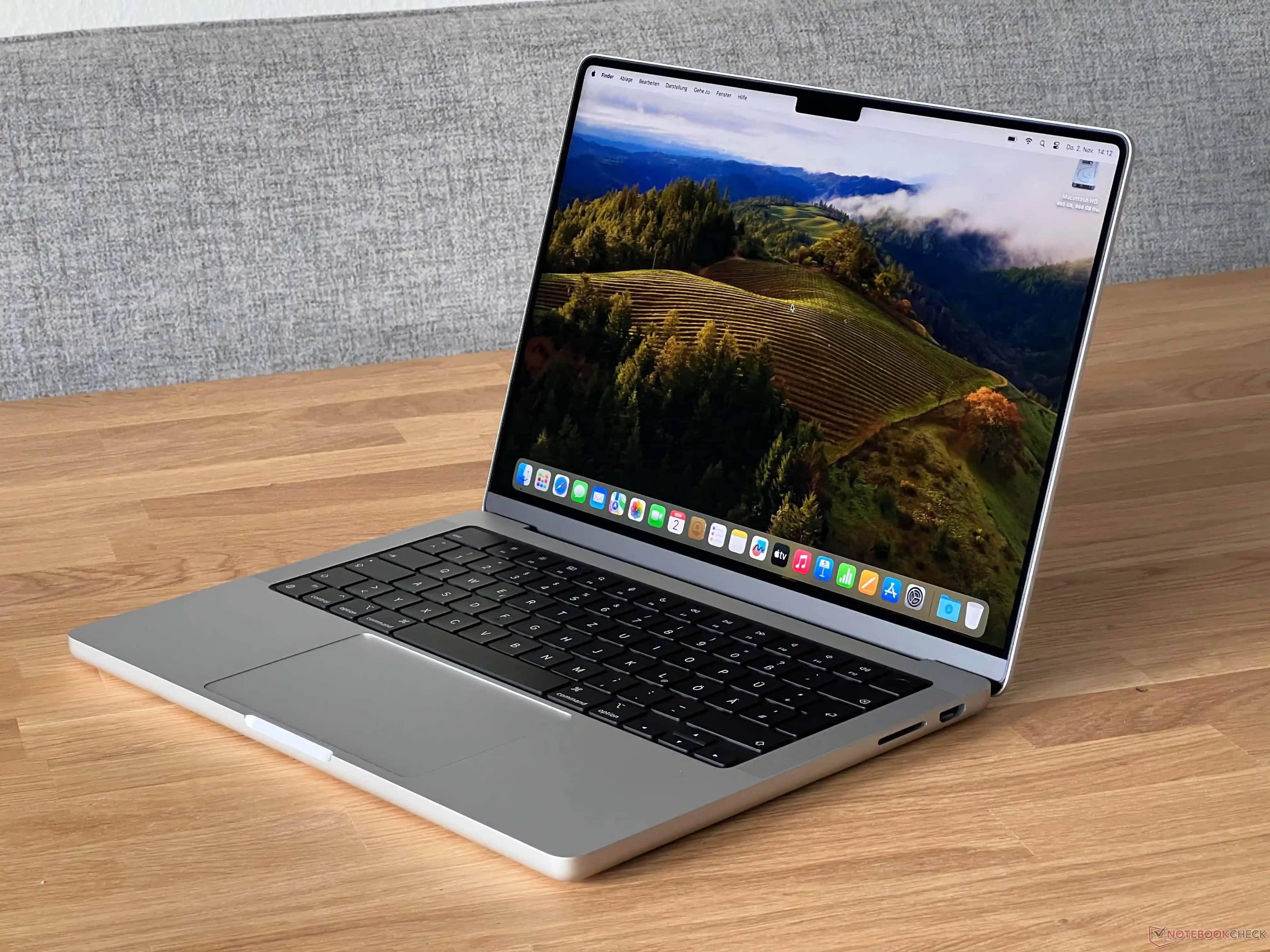 Apple MacBook Pro: Güçlü Performans ve Yeniliklerle Donatılmış Profesyonel Dizüstü Bilgisayar