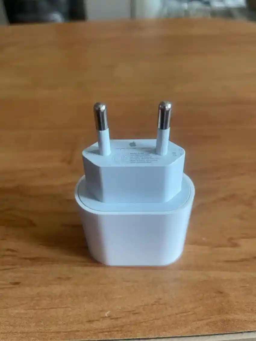 Apple Şarj Adaptörleri: Güvenilirlik ve Performans İçin Doğru Seçenekler