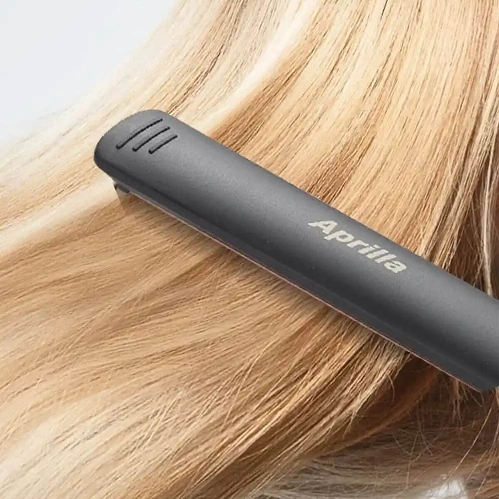 Aprilla Saç Düzleştirici: Yüksek Teknoloji ve Güvenilirlik ile Saç Şekillendirme