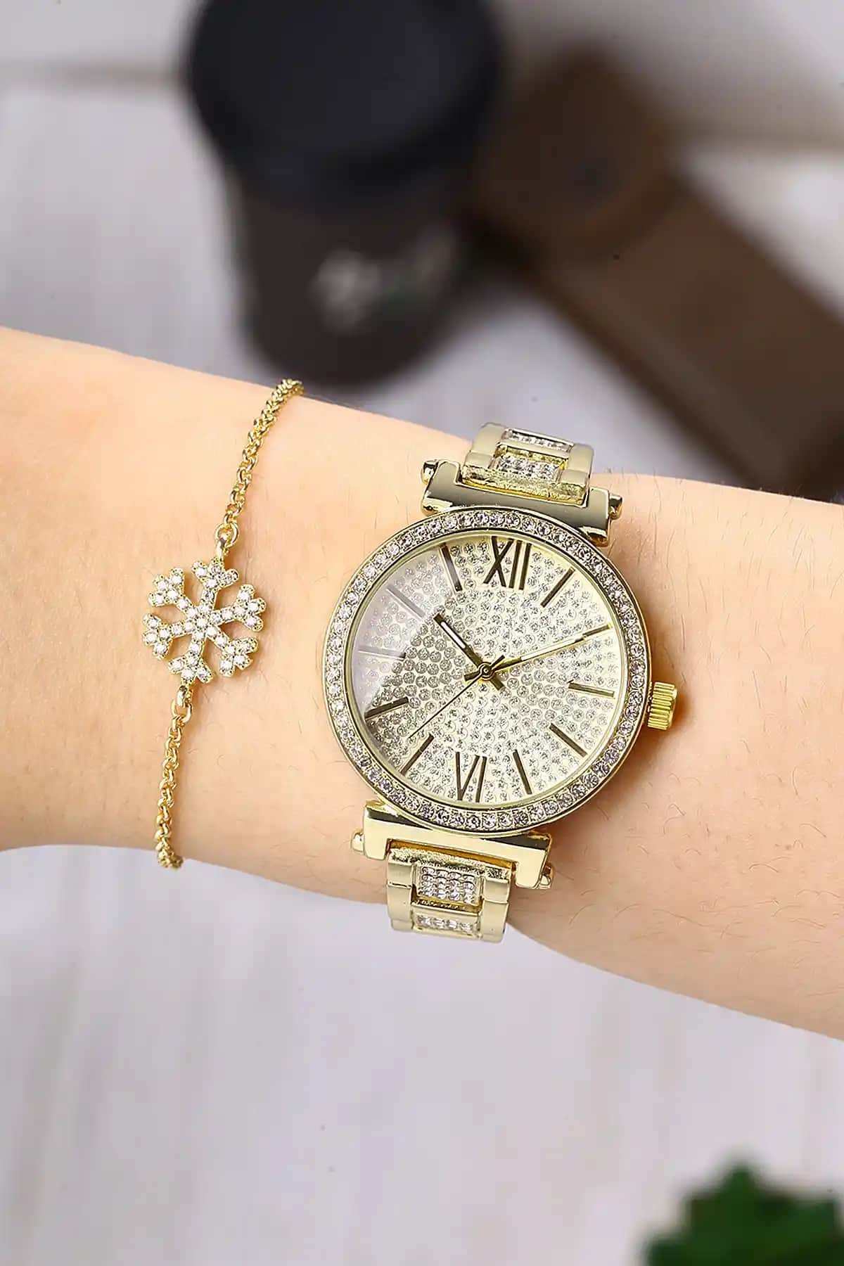 Bileklik Saatler: Moda ve Fonksiyonelliği Bir Arada Sunan Şık Aksesuar Seçenekleri