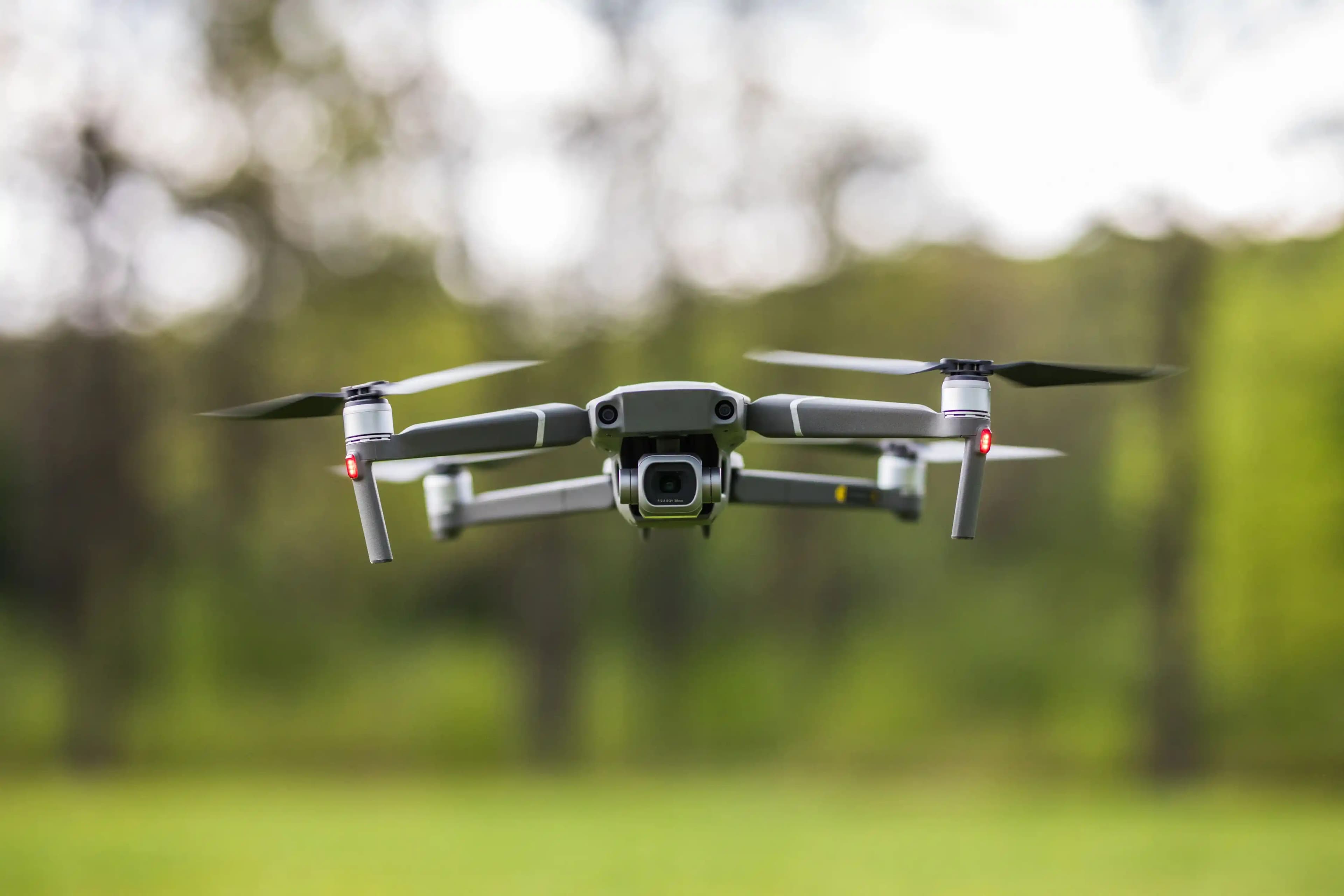 Dronlar ve Elektronik Aksesuarlar: Geleceğin Keşif ve Güvenlik Teknolojileri
