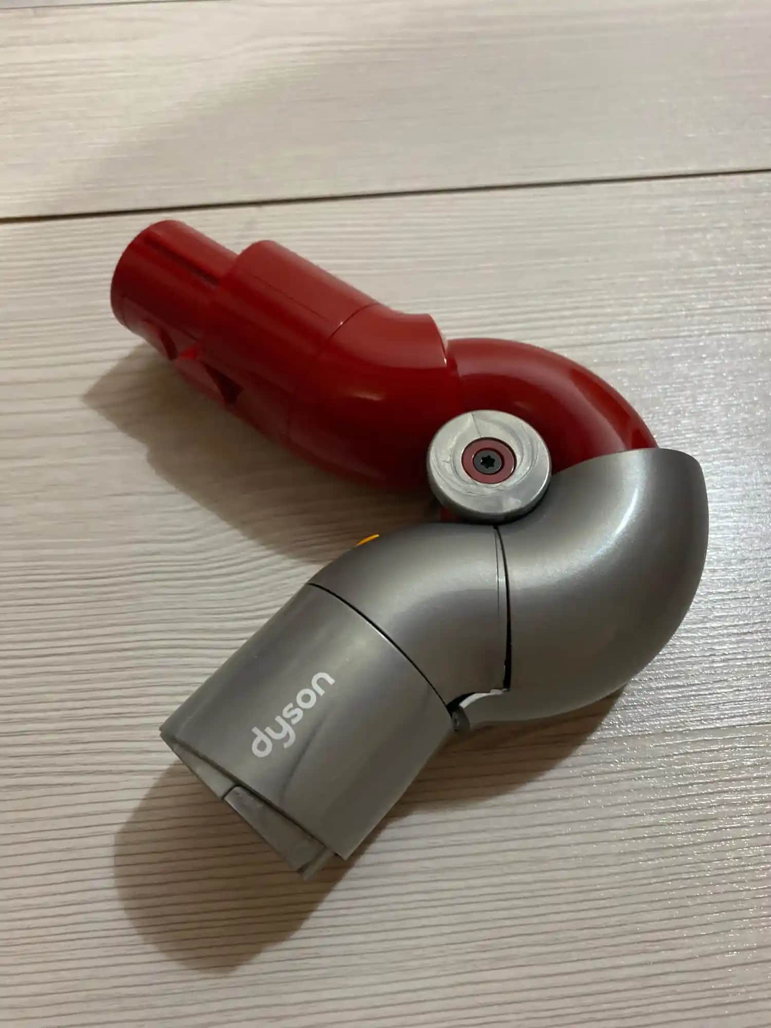 Dyson Koltuk Altı Aparatı: Yenilikçi Kişisel Bakım ve Temizlik Çözümü