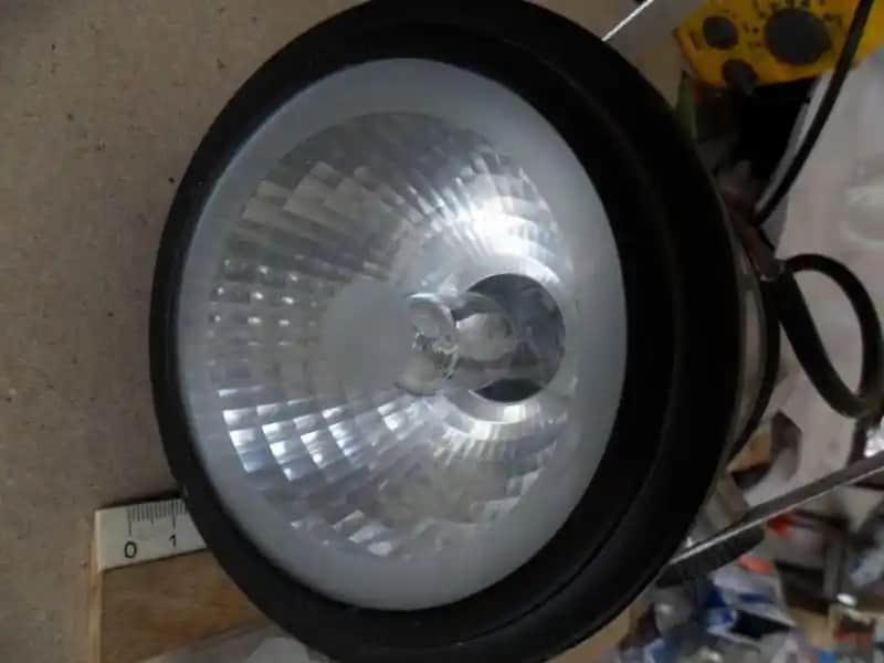 İkinci El Projektör Lambası Seçim Rehberi: Uygun Fiyatlı ve Kaliteli Alternatifler