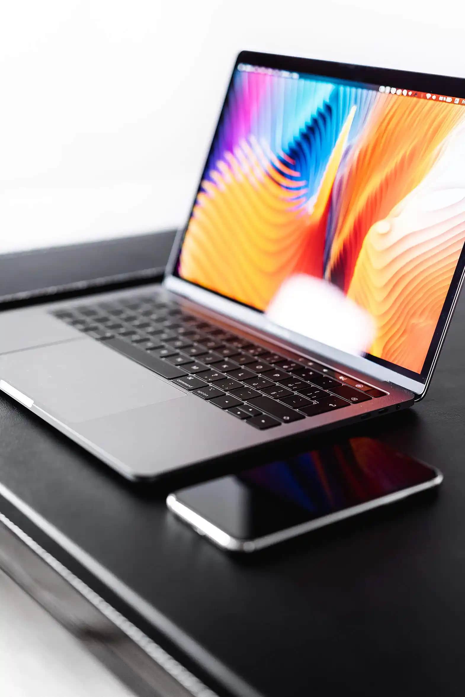 iPhone ve MacBook Pro Entegre Çalışma Özellikleri ve En Güncel Aksesuarlar