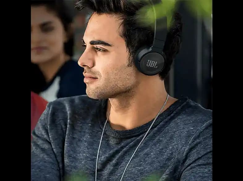 JBL 560BT Kablosuz Kulak Üstü Kulaklık: Yüksek Ses Kalitesi ve Uzun Pil Ömrüyle Modern Tasarım