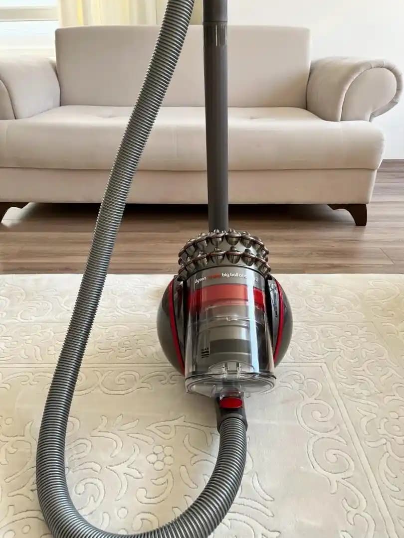 Kablolu Elektrik Süpürgeleri: Güçlü Performans ve Dayanıklılık Arayanlar İçin Seçenekler