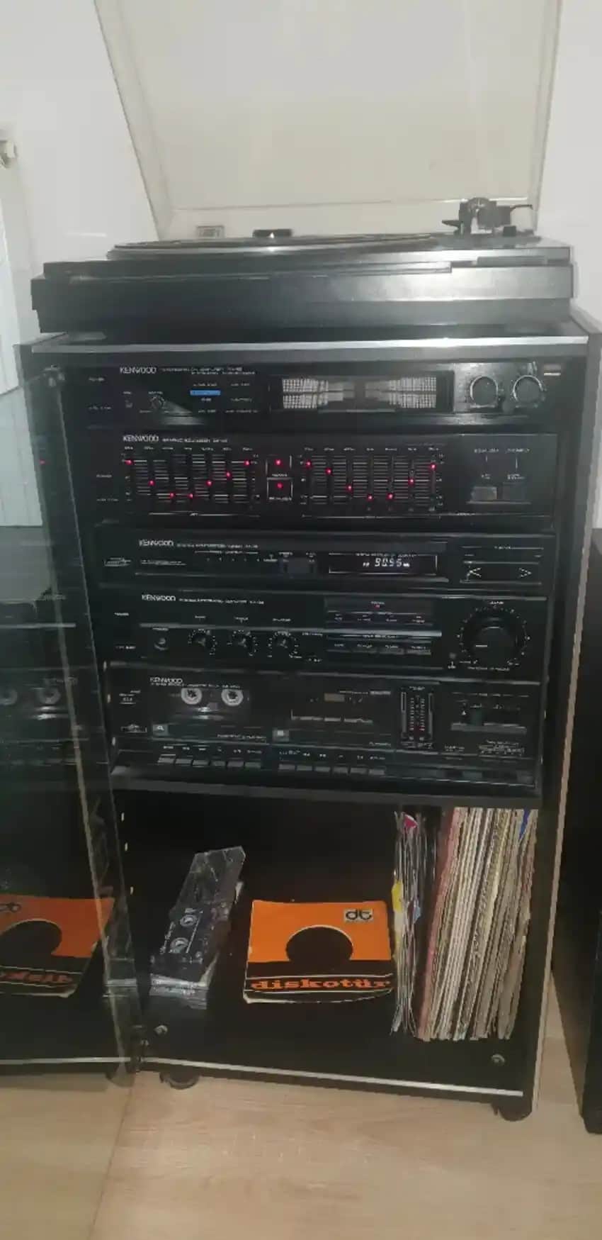 Kenwood Müzik Setleri: Yüksek Ses Kalitesi ve Çok Fonksiyonlu Modellerle Geniş Seçenekler